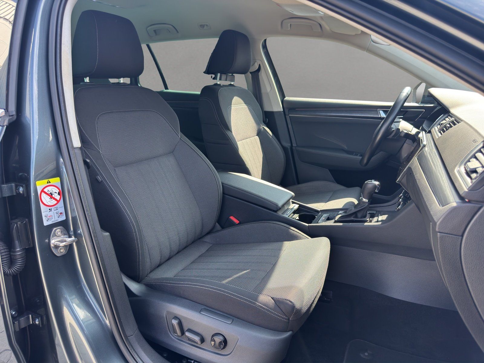 Fahrzeugabbildung SKODA Superb Combi 1.4 TSI Style iV/KAMERA/VIRTUAL/ACC