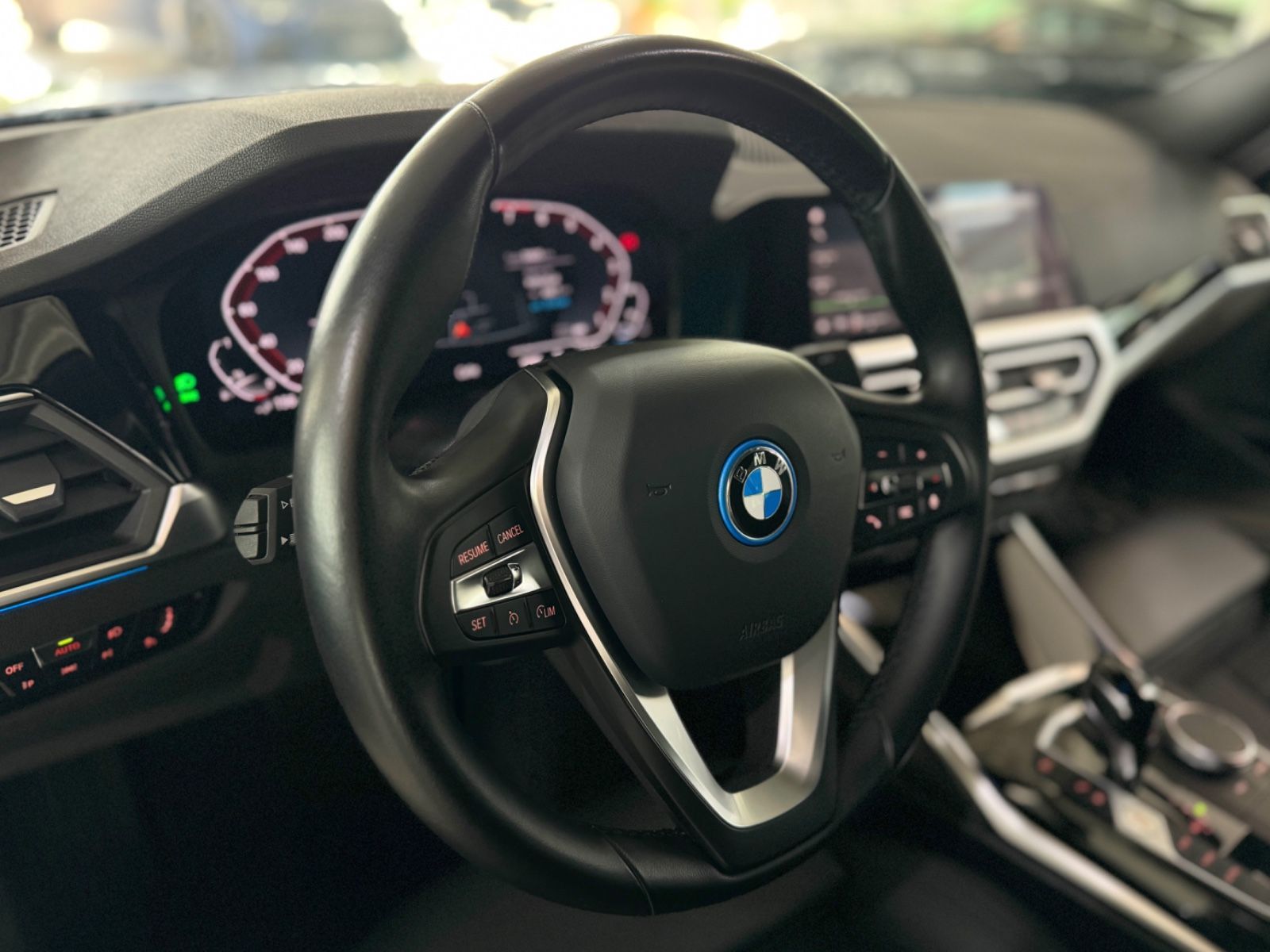 Fahrzeugabbildung BMW 320e Sport Line DAB Alarm PDC CockpitPro WLAN