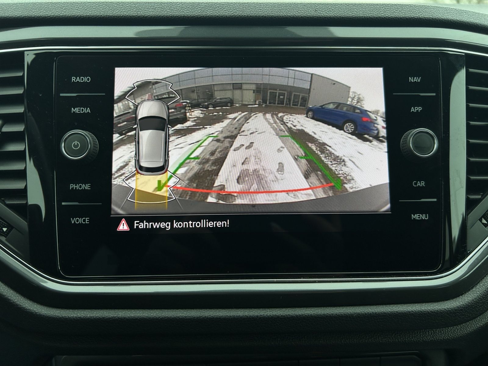 Fahrzeugabbildung Volkswagen T-Roc TSI Sport DSG 4M LED Navi ACC RFK SH