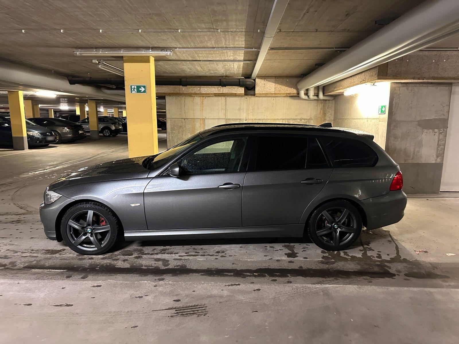 BMW 123 2012 — салон
