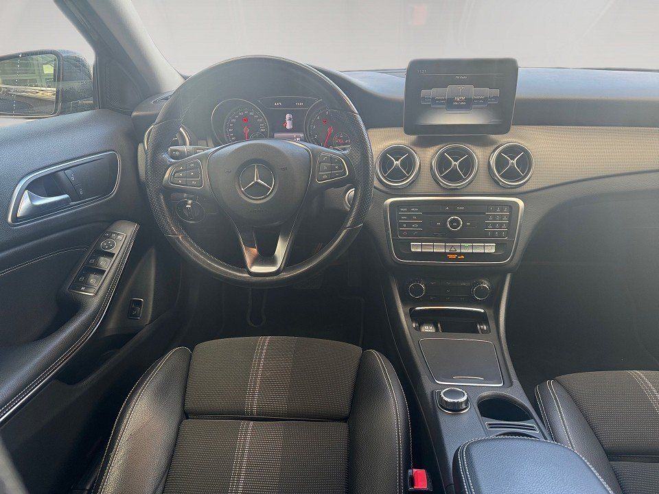 Fahrzeugabbildung Mercedes-Benz GLA 250 Urban AT