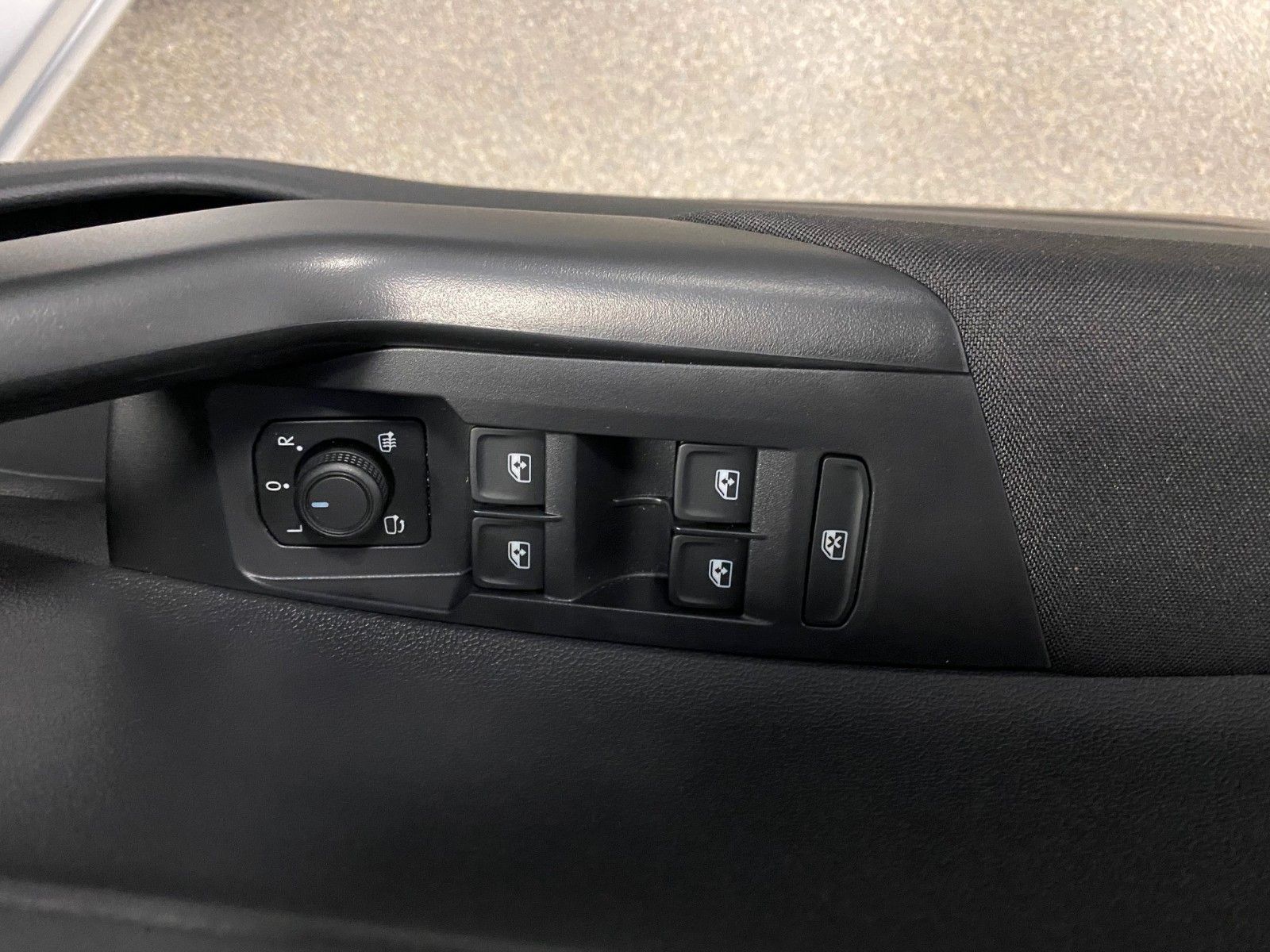 Fahrzeugabbildung Volkswagen Polo 1.0 TSI 70kW DSG Life+ALLWETTER+APP+GARANTI