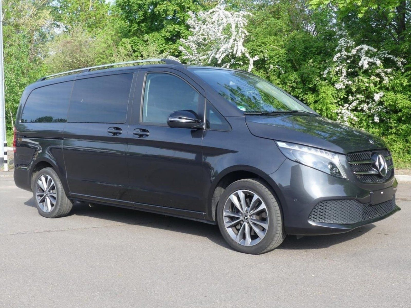 Fahrzeugabbildung Mercedes-Benz V 300 d L EDITION DISTRO AHK MBUX ILS el.Heckkla