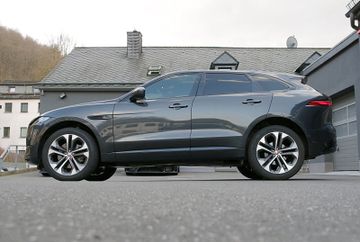 Jaguar F-PACE D300 R-Dynamic SE AWD*Pano,Kamera,Sitzhz.