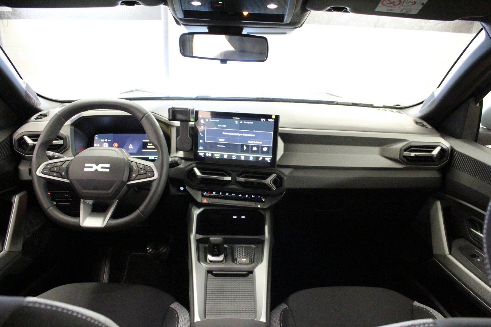 Fahrzeugabbildung Dacia Bigster hybrid 155 Journey Winter- & City-Paket