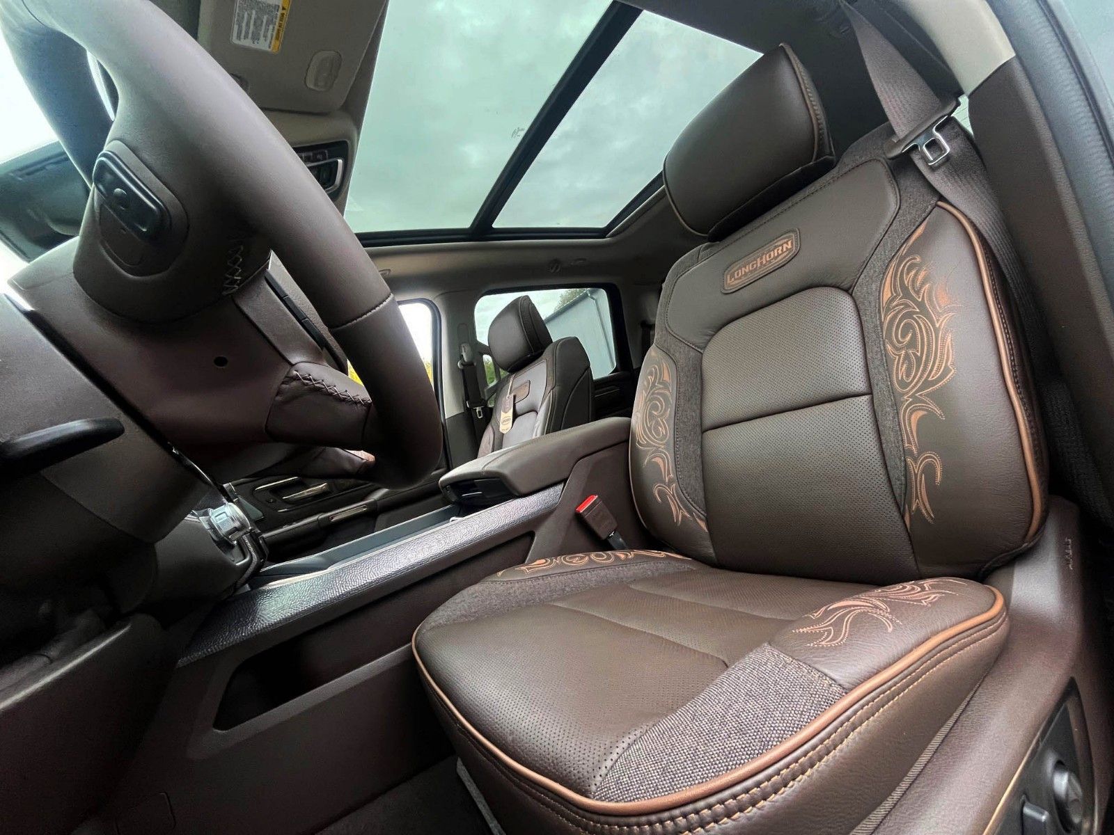 Vehicle photo 11