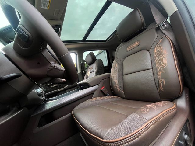 Vehicle photo 11