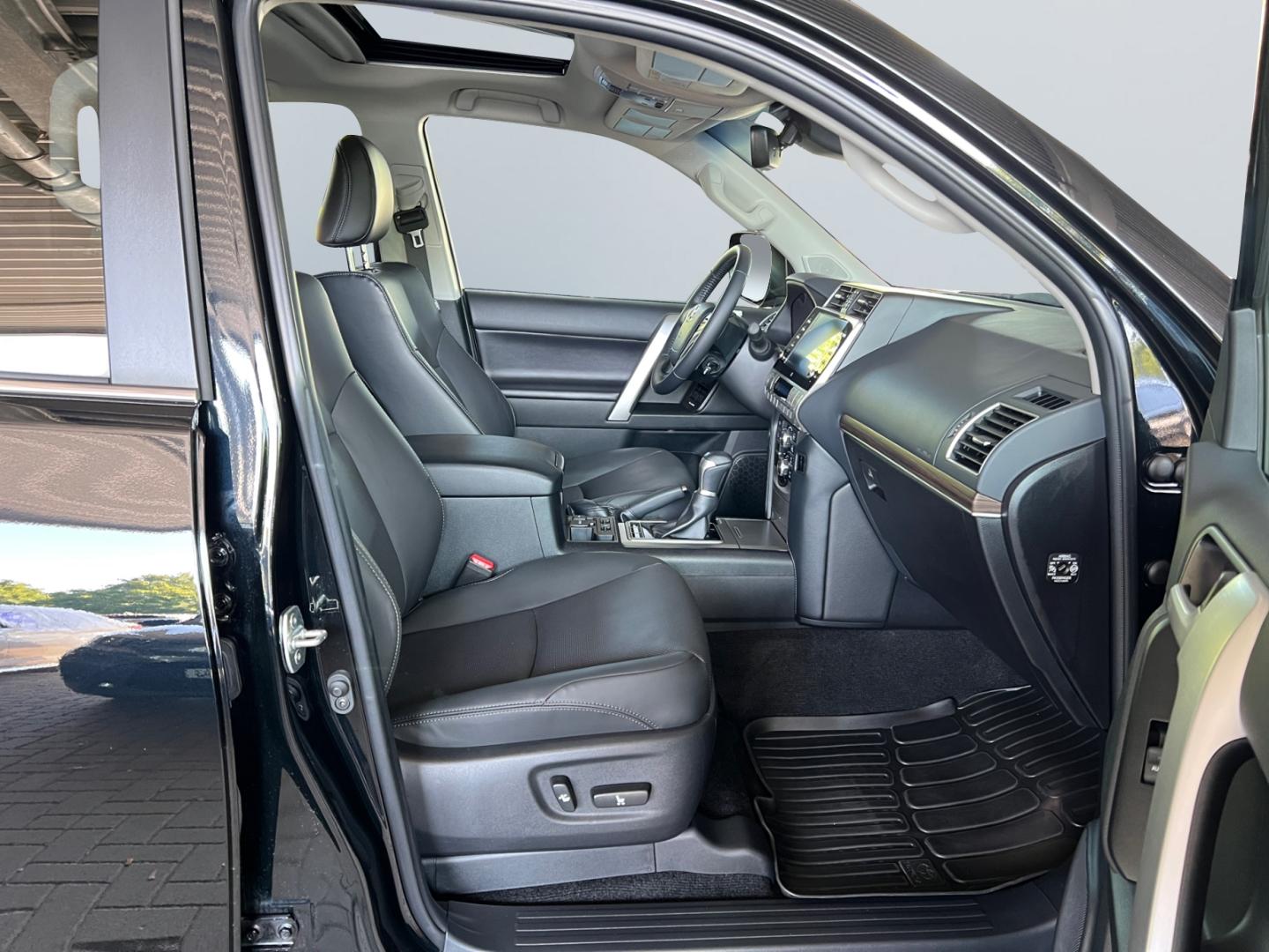 Toyota Land Cruiser 2.8 Executive *Pano*RCam*SHZ*Leder*