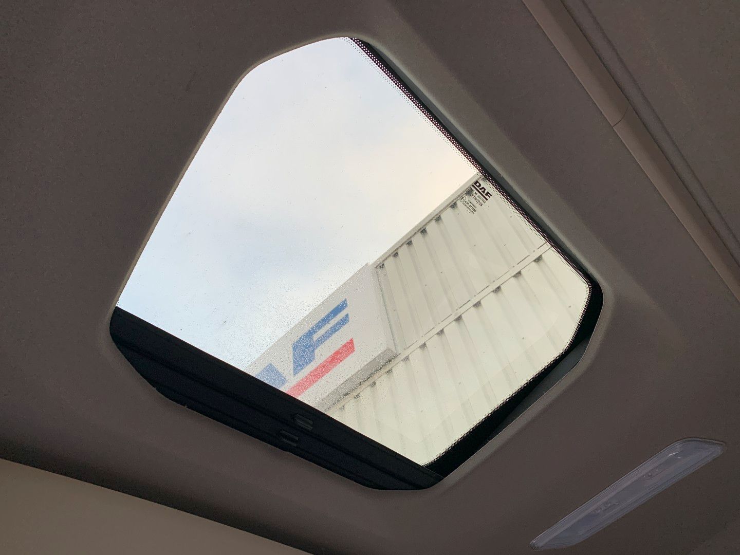 Fahrzeugabbildung DAF FAN XD 450 Baustoff mit Kran