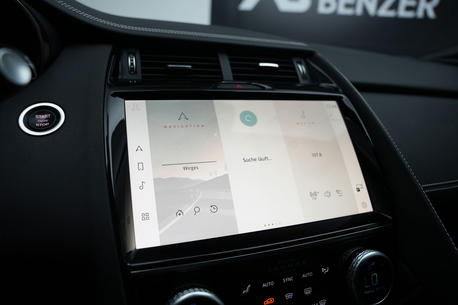 Fahrzeugabbildung Jaguar E-PACE R-Dynamic SE *Meridian*Memory*Virtual*ACC