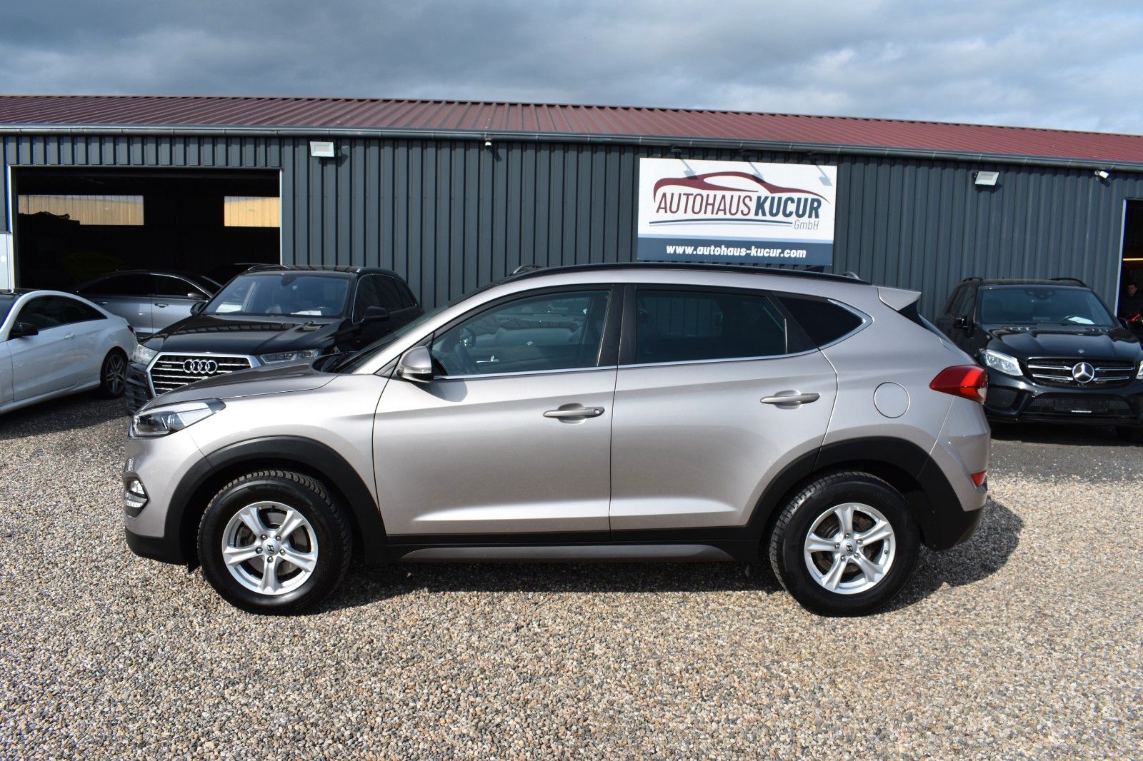 Fahrzeugabbildung Hyundai Tucson Style 2WD Panorama Dach Bluetooth Schaltr