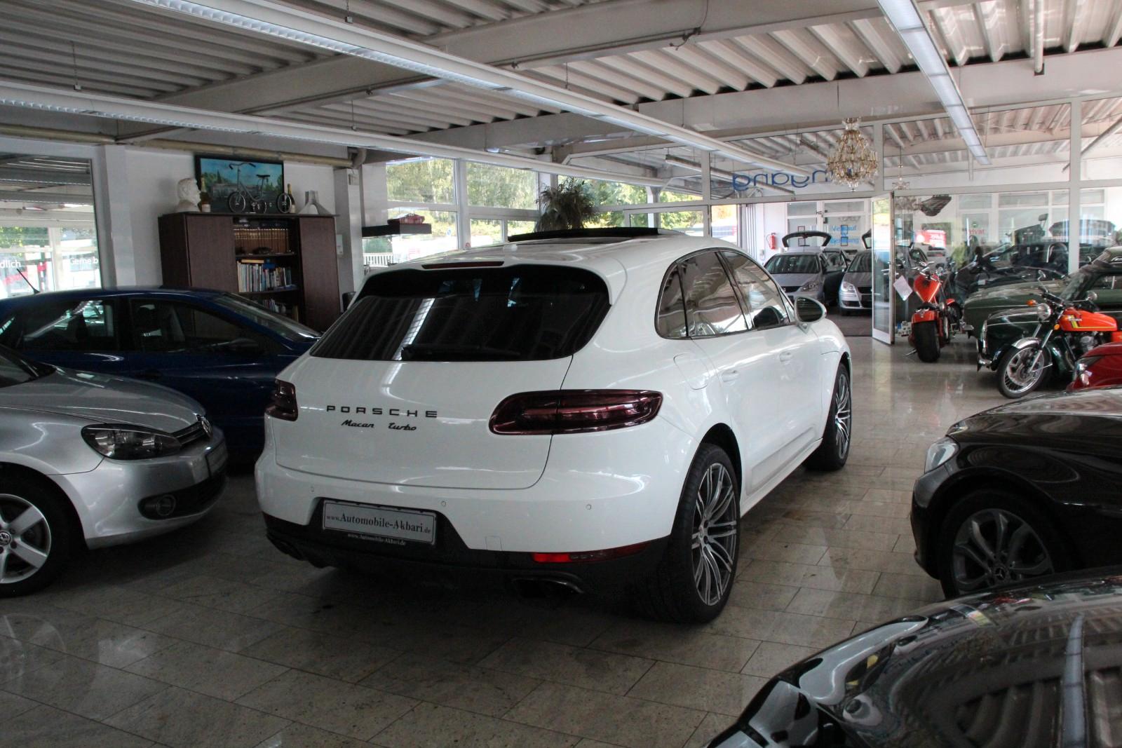 Porsche Macan Turbo *BOSE/Pano/Sitzbelüftung*