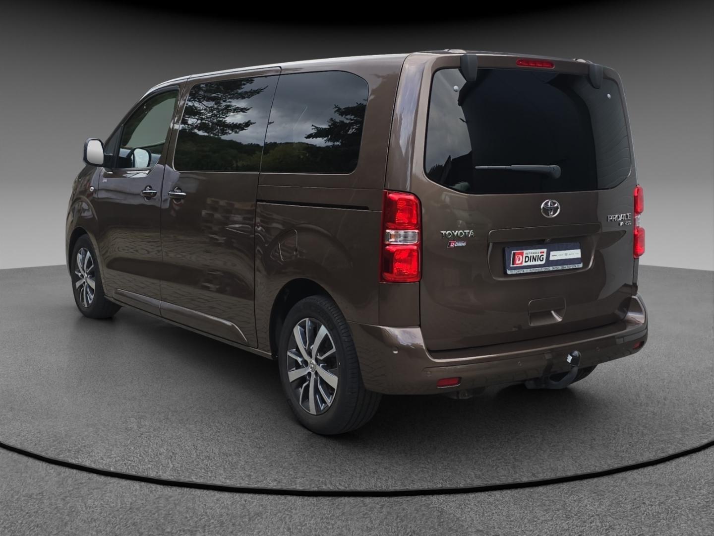 Toyota Proace Verso L1 Team Deutschland Mehrzonenklima 
