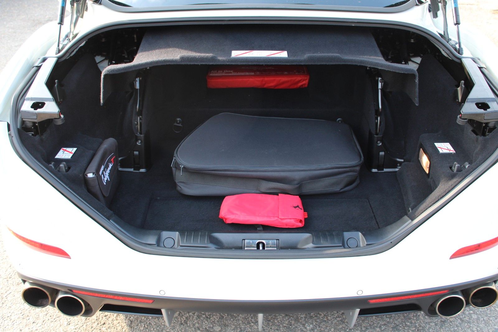 California 3.9 V8 T 4-Sitzer