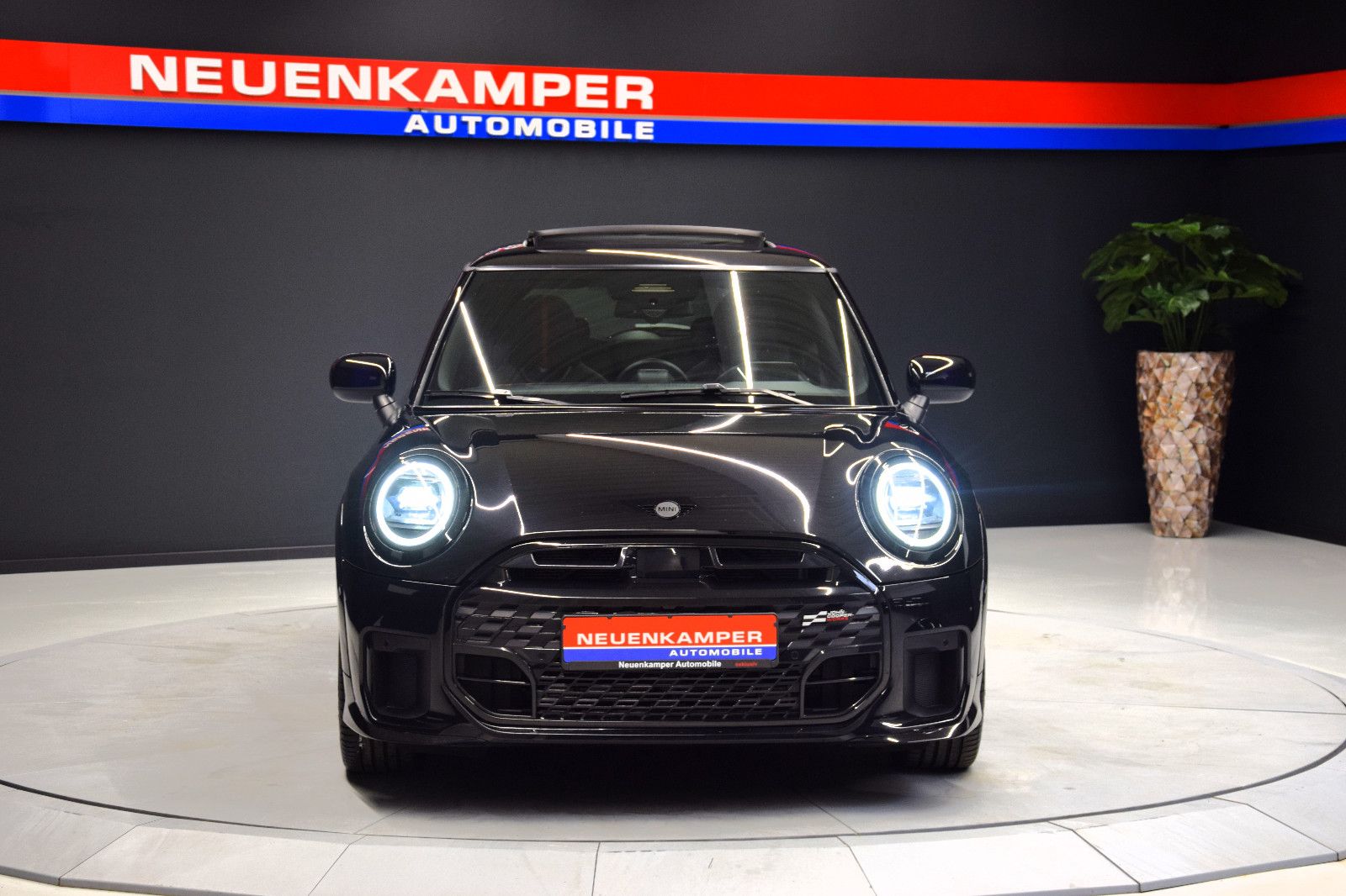 Fahrzeugabbildung MINI Cooper C John Cooper Works Trim HuD Pano 18 Zoll