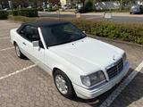 Mercedes-Benz E 220 Cabrio 2-Hd Autom.Leder Klima Sitzhzg Temp - Mercedes-Benz E 220 mit Benzin-Antrieb: Cabrio