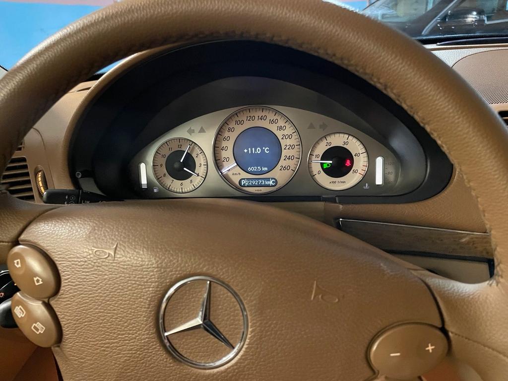 Mercedes-Benz E 320