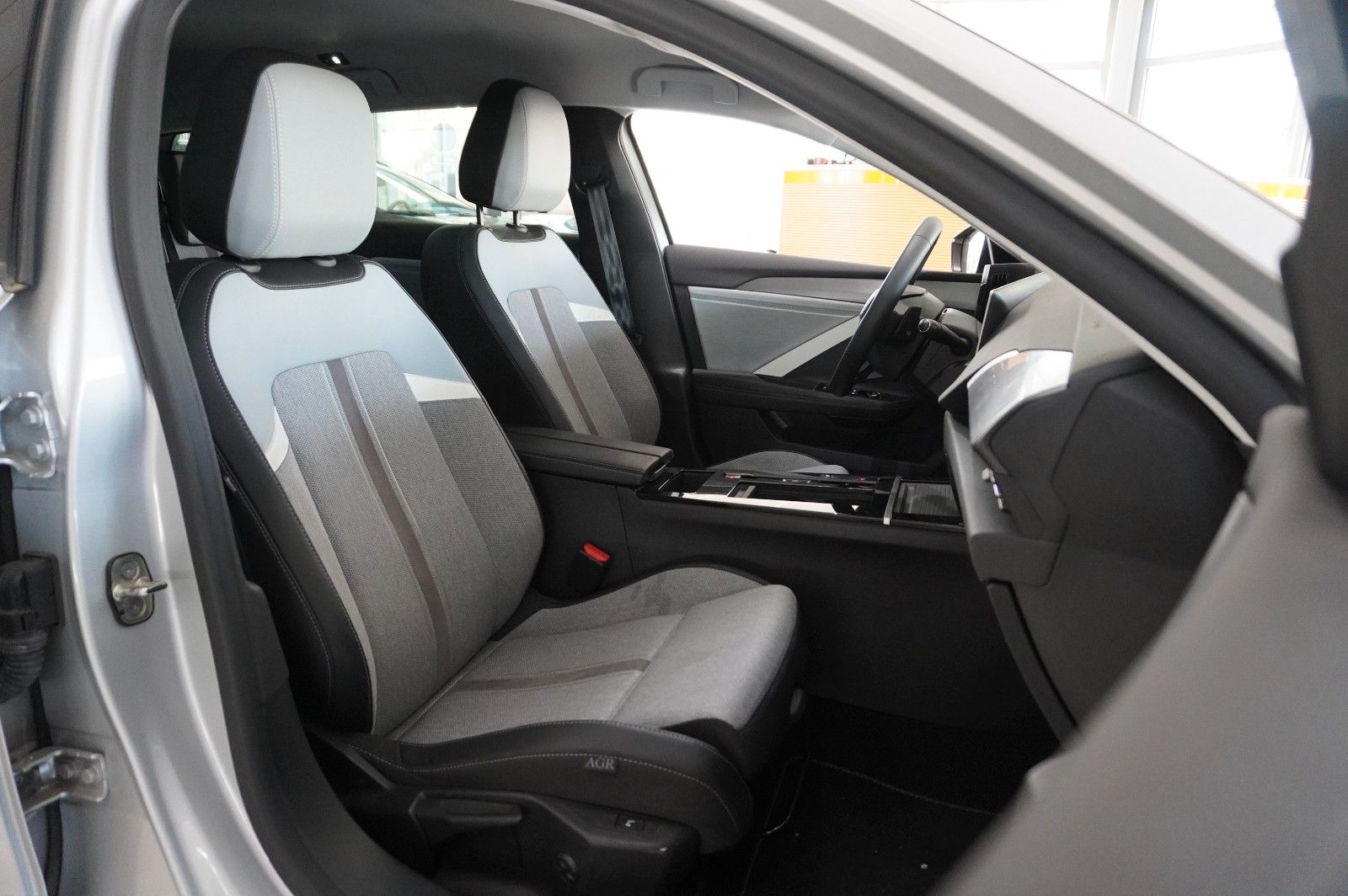 Fahrzeugabbildung Opel Astra L ST 1.6 HYBRID ELEGANCE NAVI/LED/KAMERA