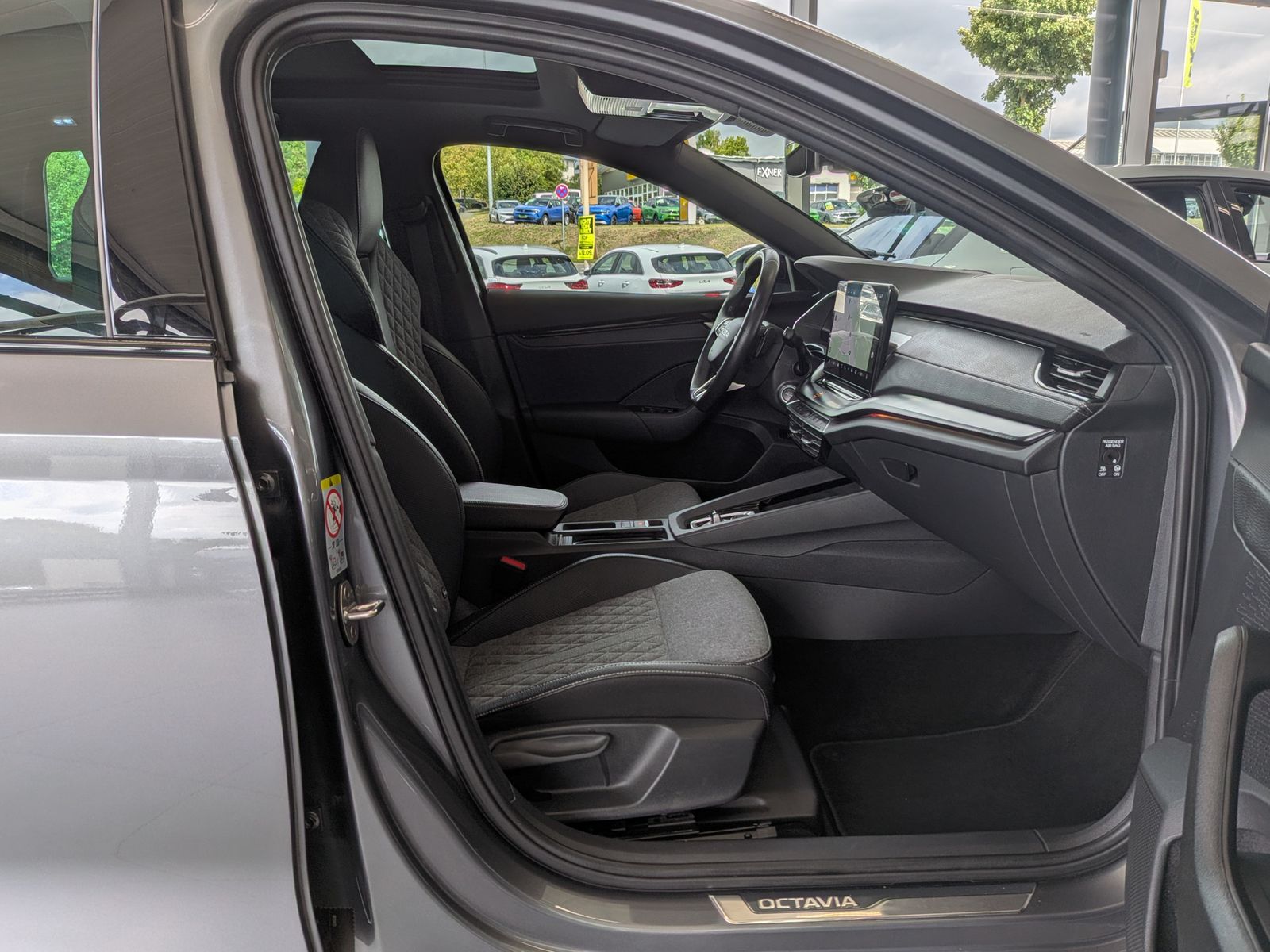 Fahrzeugabbildung SKODA Octavia 1.5 TSI Sportline Pano Matrix AHK 5J-Gar
