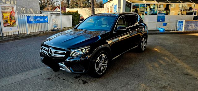 Mercedes-Benz GLC 220 d 4MATIC AMG Line * 1 HAND * VOLL * AHK