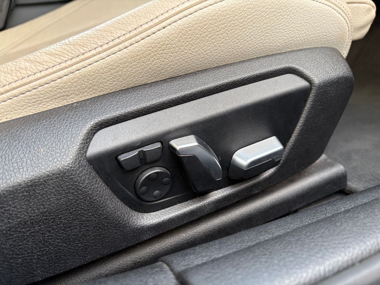 Fahrzeugabbildung BMW 420 i Gran Coupe xDrive M-Paket/HEAD-UP/MEMORY/