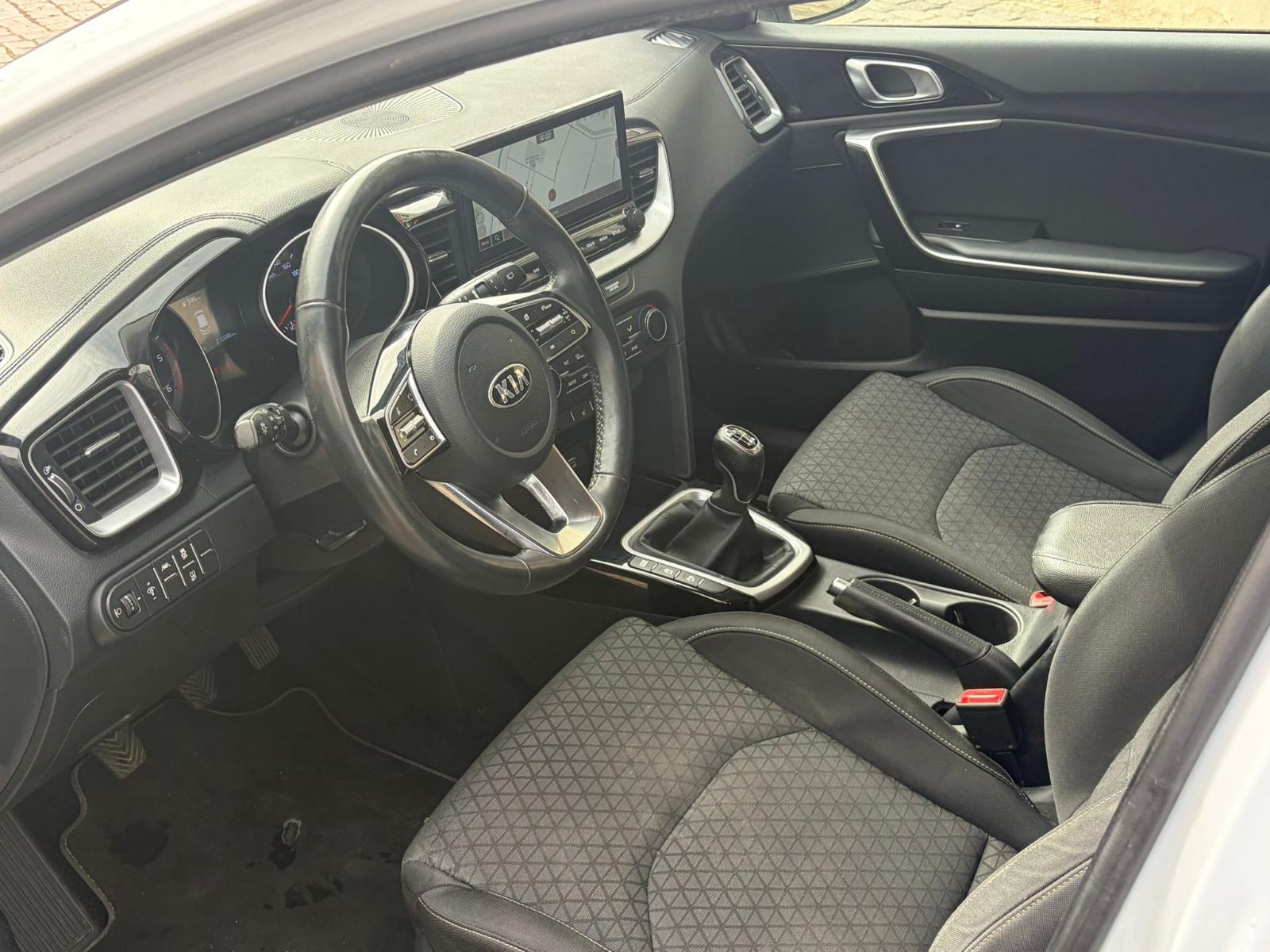 Kia cee'd Sportswagon 1.6 CRDi Hybrid Diesel / E