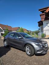 Mercedes-Benz GLA 180 - - Mercedes-Benz GLA 180