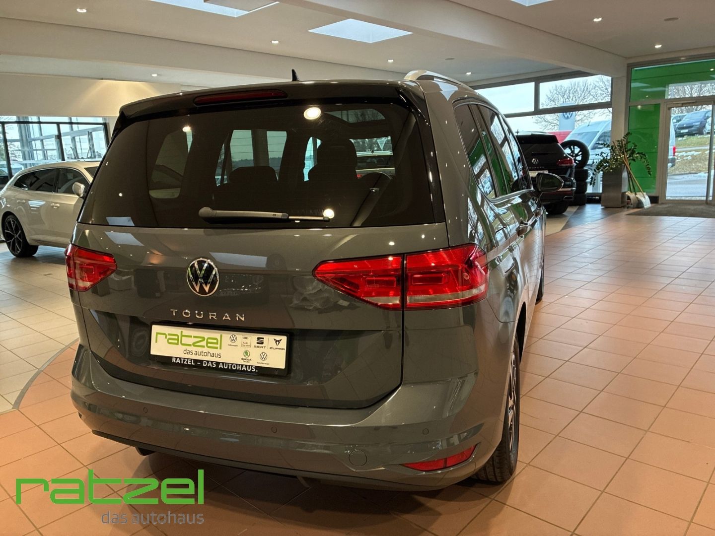 Fahrzeugabbildung Volkswagen Touran Active 1.5 TSI 6-Gang AHK+El. Panodach