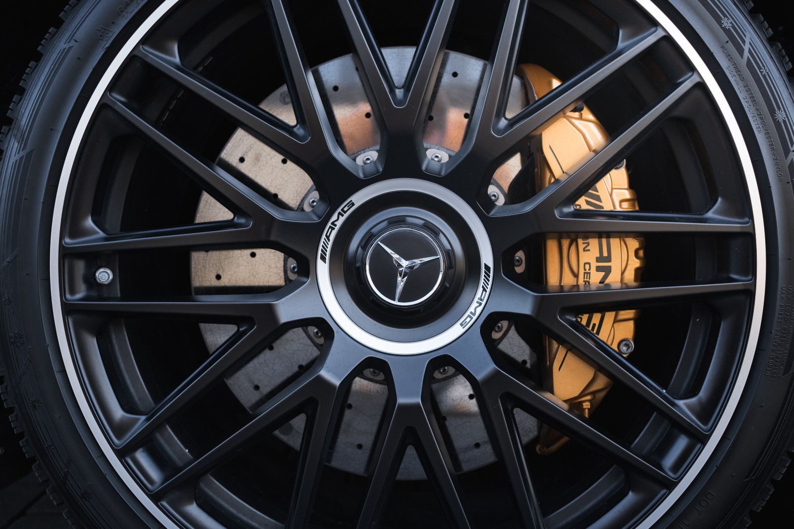 Fahrzeugabbildung Mercedes-Benz SL 63 AMG 4Matic+-Keramik-Burmester High- End