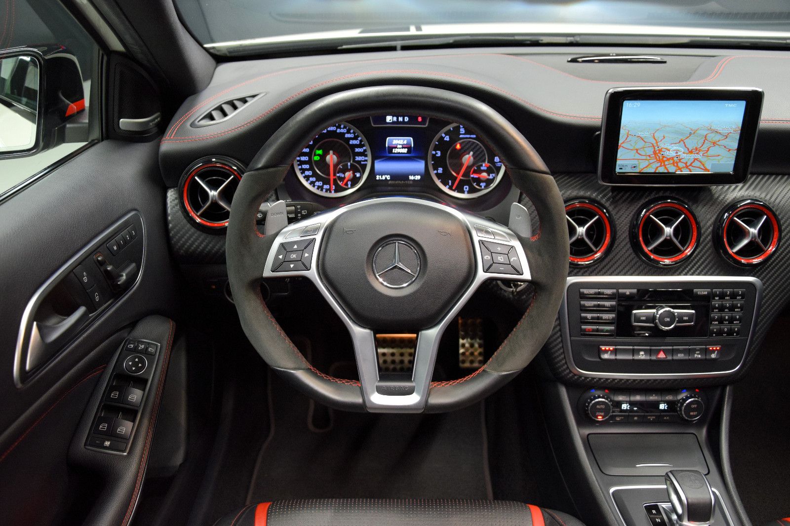 Fahrzeugabbildung Mercedes-Benz A45 AMG EDITION ONE AERO PERFORM PANO DRIVERS