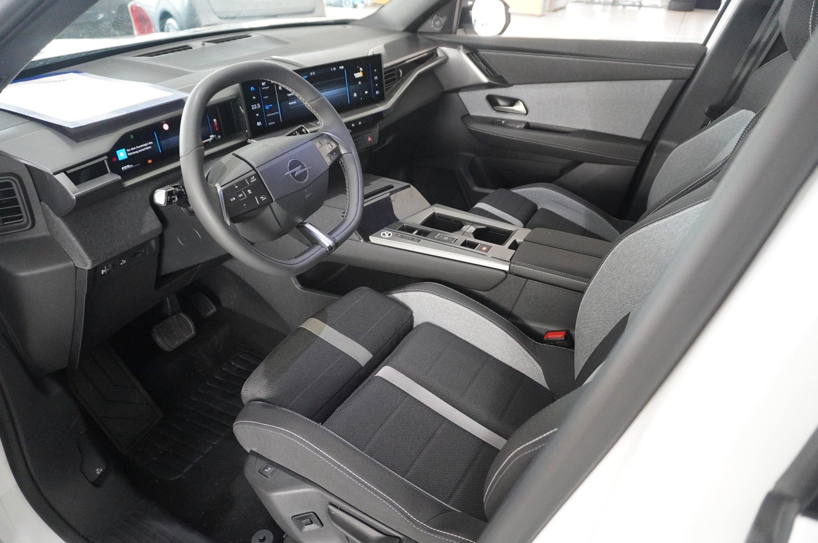 Fahrzeugabbildung Opel Grandland 1.2 48V HYBRID EDIT. NAVI/LED/KAMERA