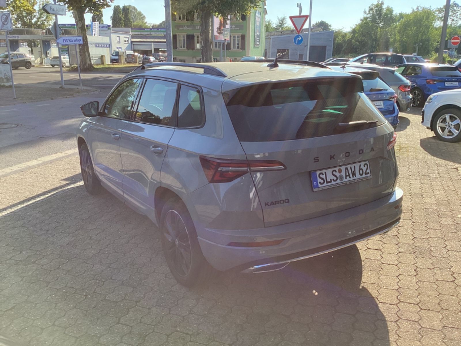 Fahrzeugabbildung SKODA Karoq Sportline 1.5 TSI DSG Navi Tempomat AHK