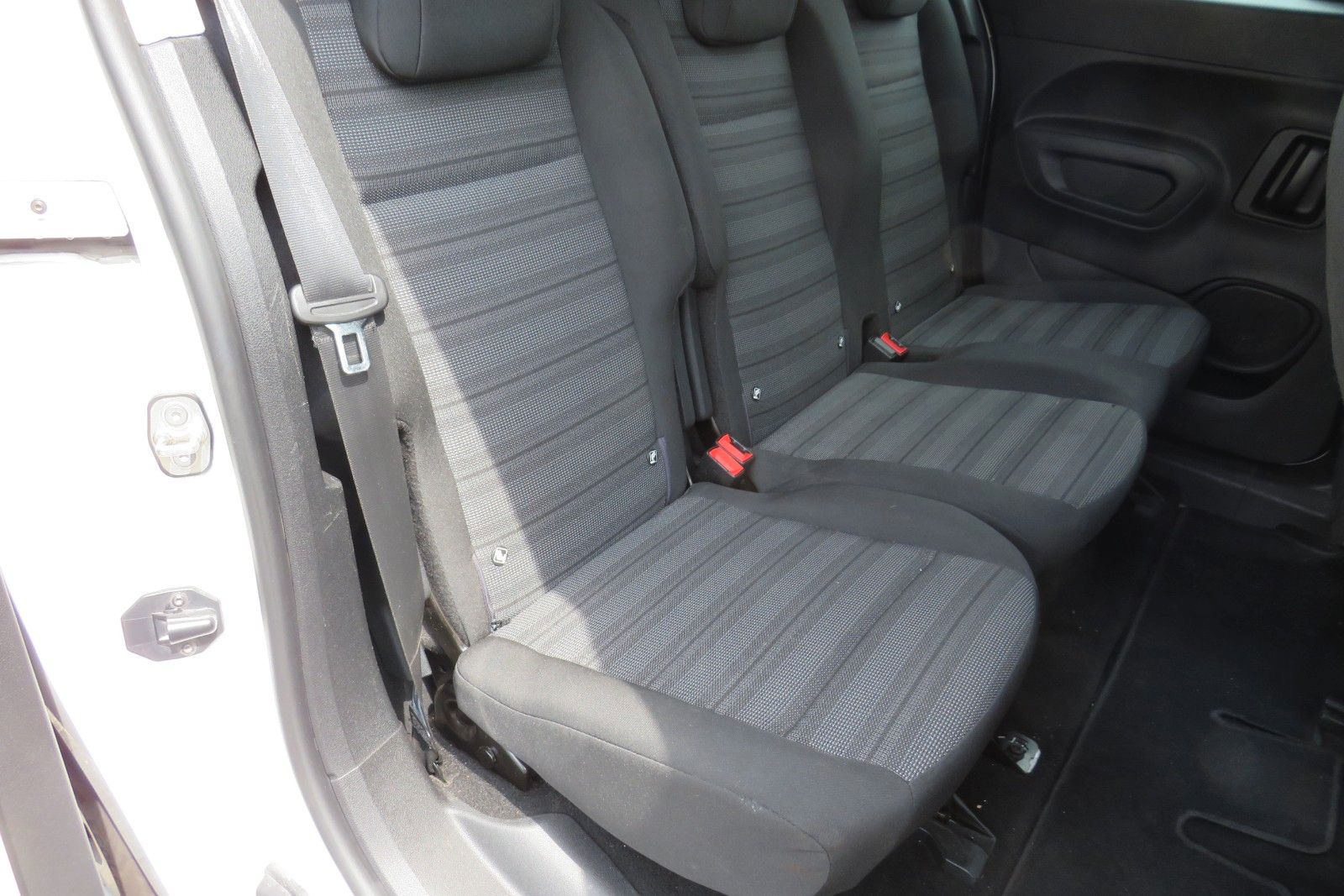 Fahrzeugabbildung Opel Combo Life E Edition NACI APP-CONNECT AHK 1.HD
