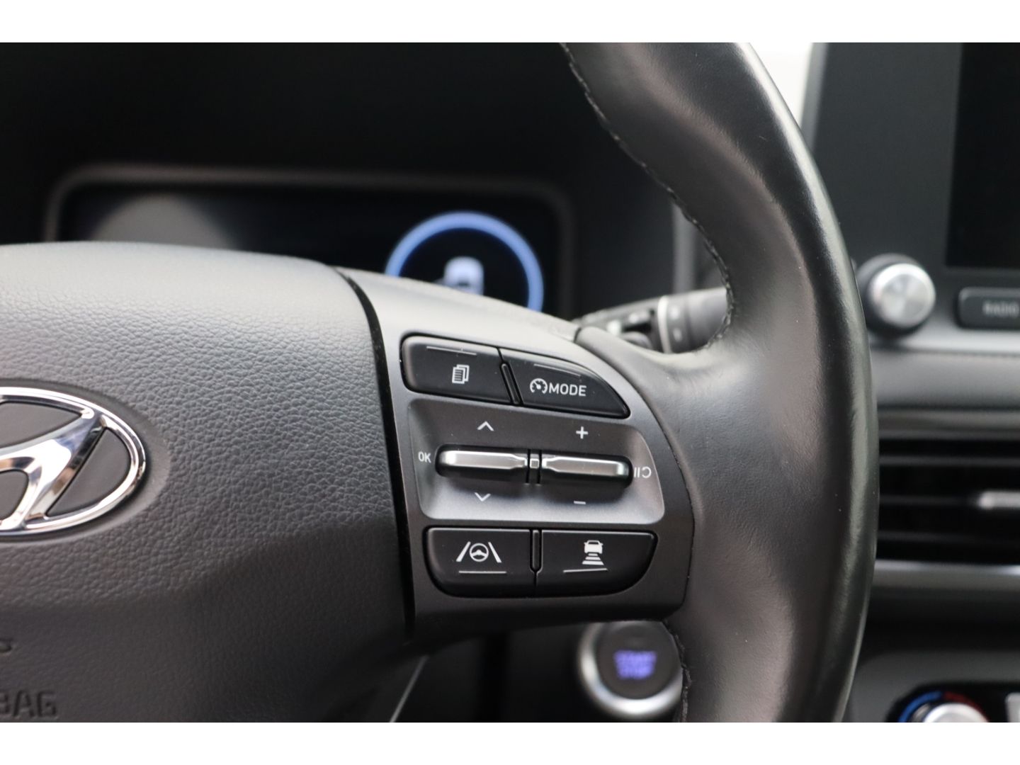 Fahrzeugabbildung Hyundai KONA Elektro Trend 2WD Totwinkelass ACC