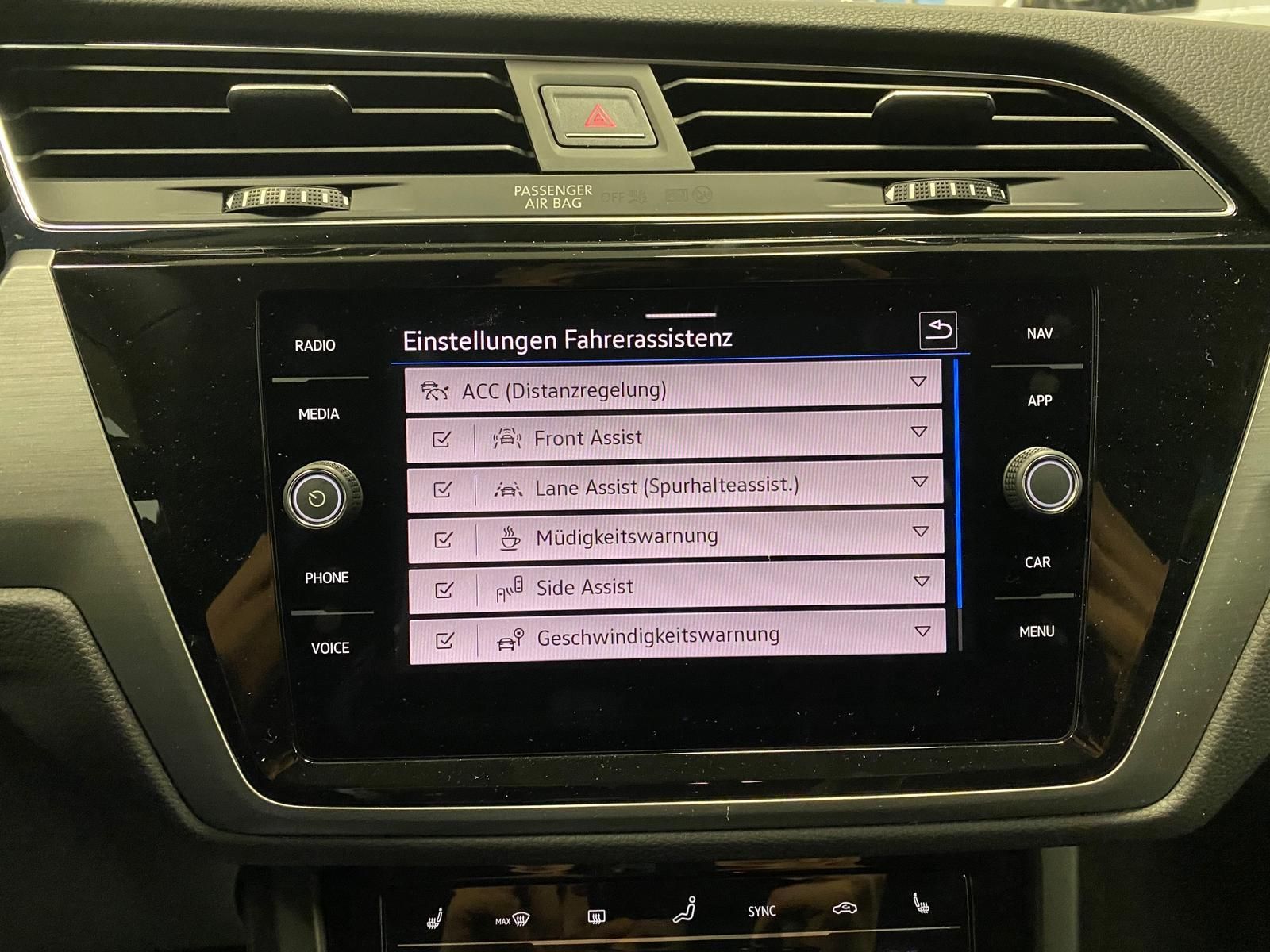 Fahrzeugabbildung Volkswagen Touran 1.5 TSI R-Line COMFORTLINE DSG+ACC+AHK