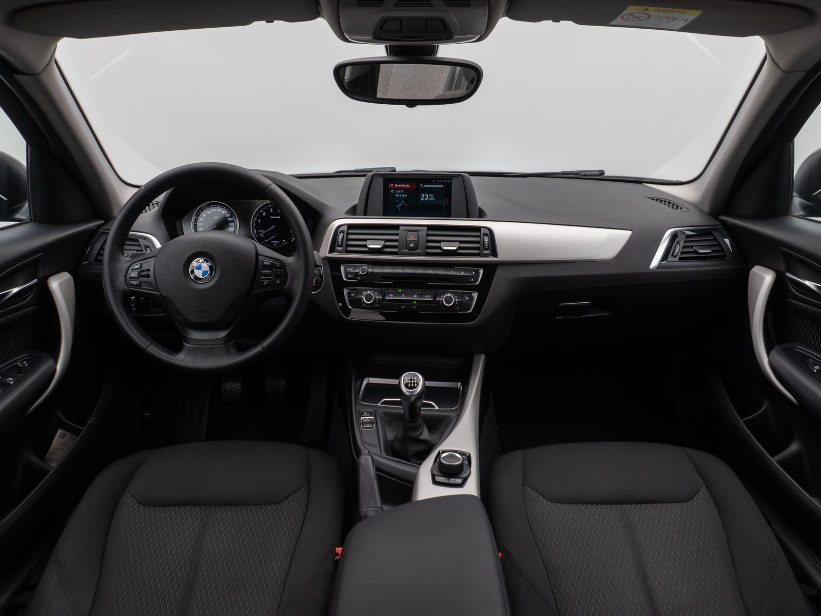 Fahrzeugabbildung BMW 118i PDChinten Sitzheizung Geschwindigkeitsreg.