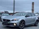 Volvo V40 Cross Country Momentum - Volvo V40 Limousine Momentum mit Diesel-Antrieb