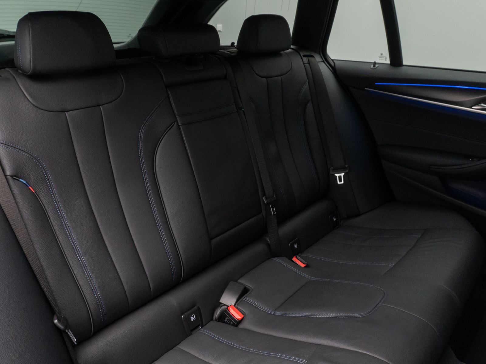 Fahrzeugabbildung BMW 530d M Sport Kamera Laser HUD DAB HiFi Komfort