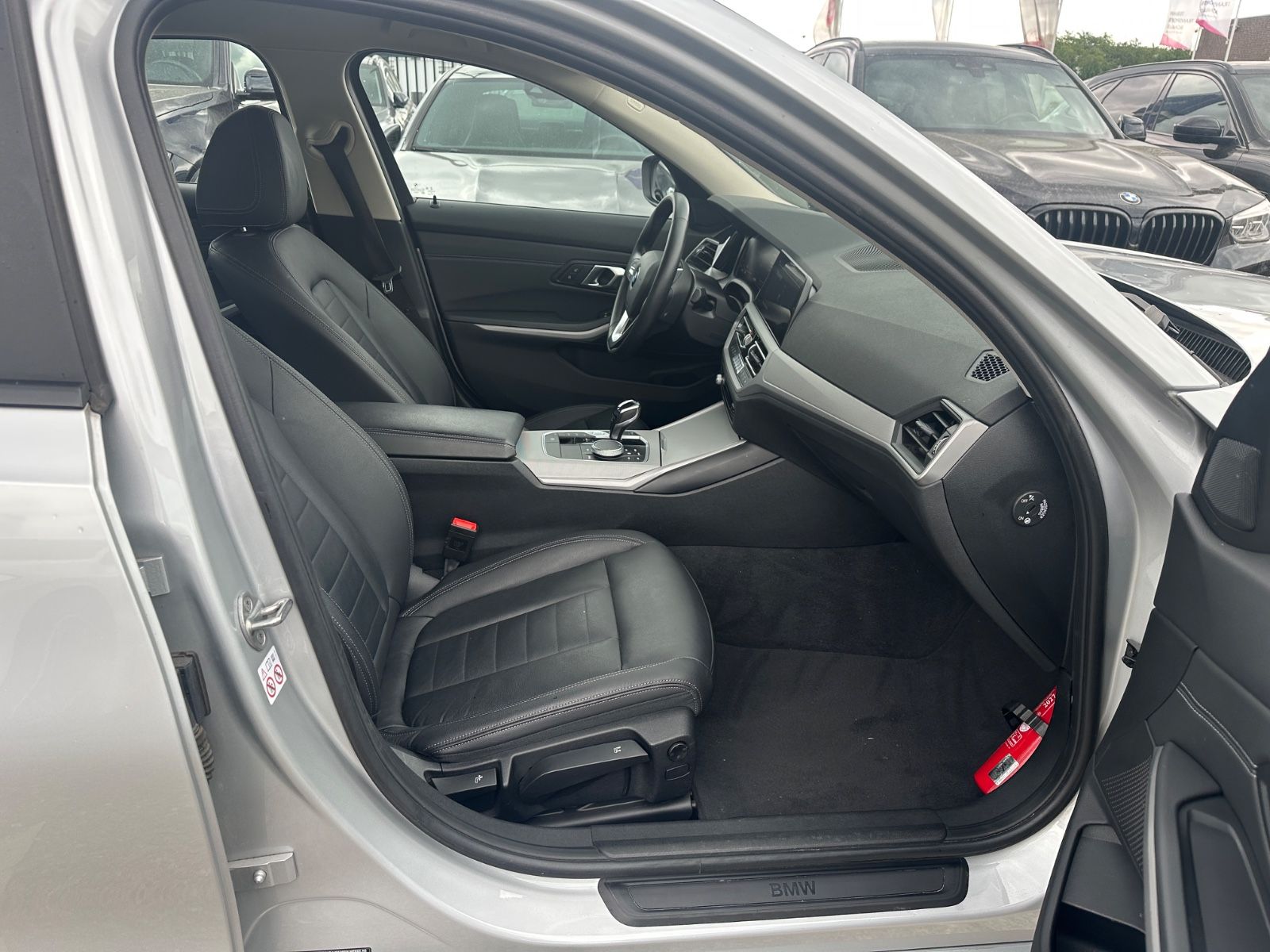 BMW 318 d Advantage/Leder/Navi/Kamera/LED/1Hand foto 22