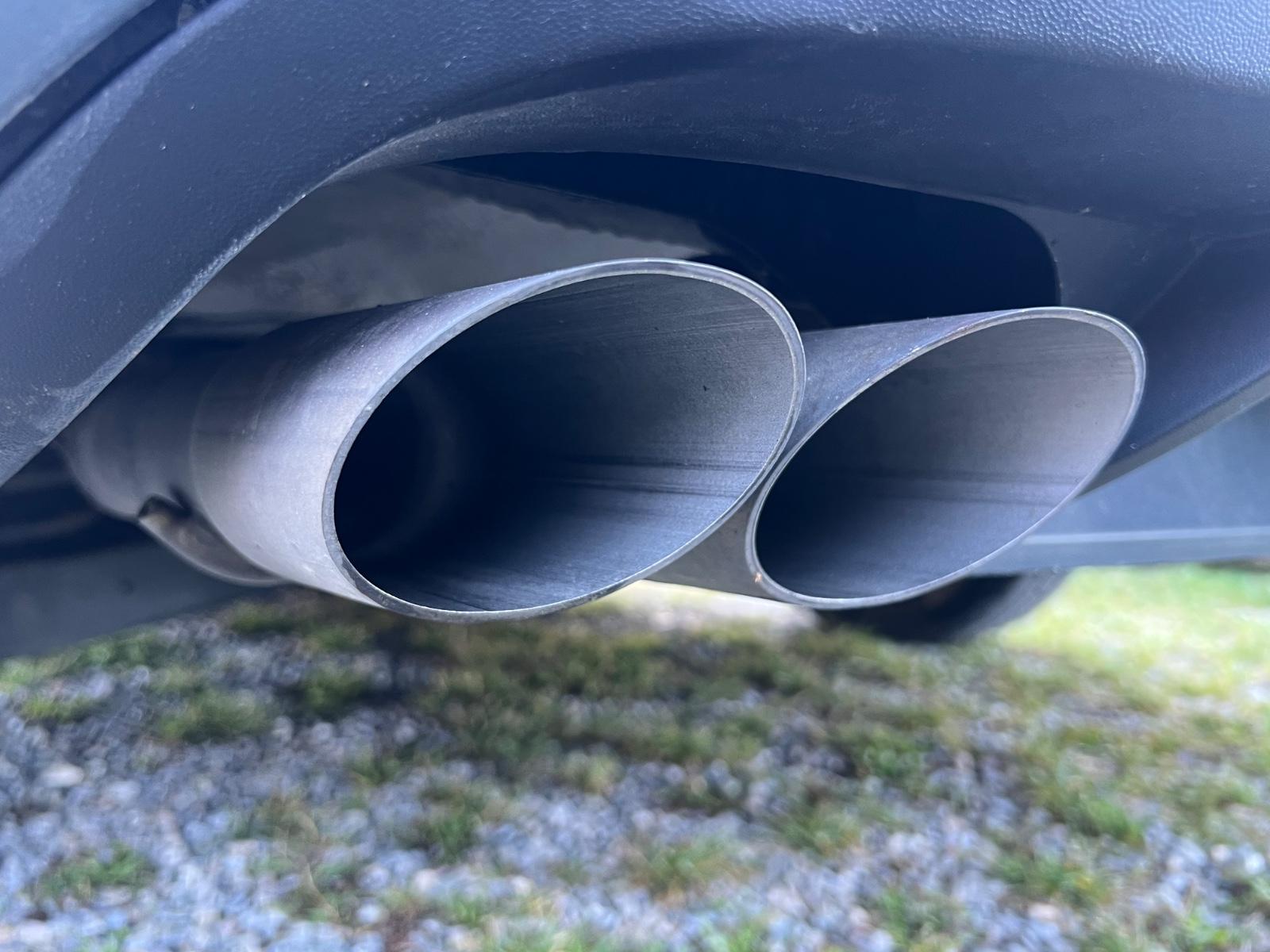 Volkswagen Passat 2011 — photo 17