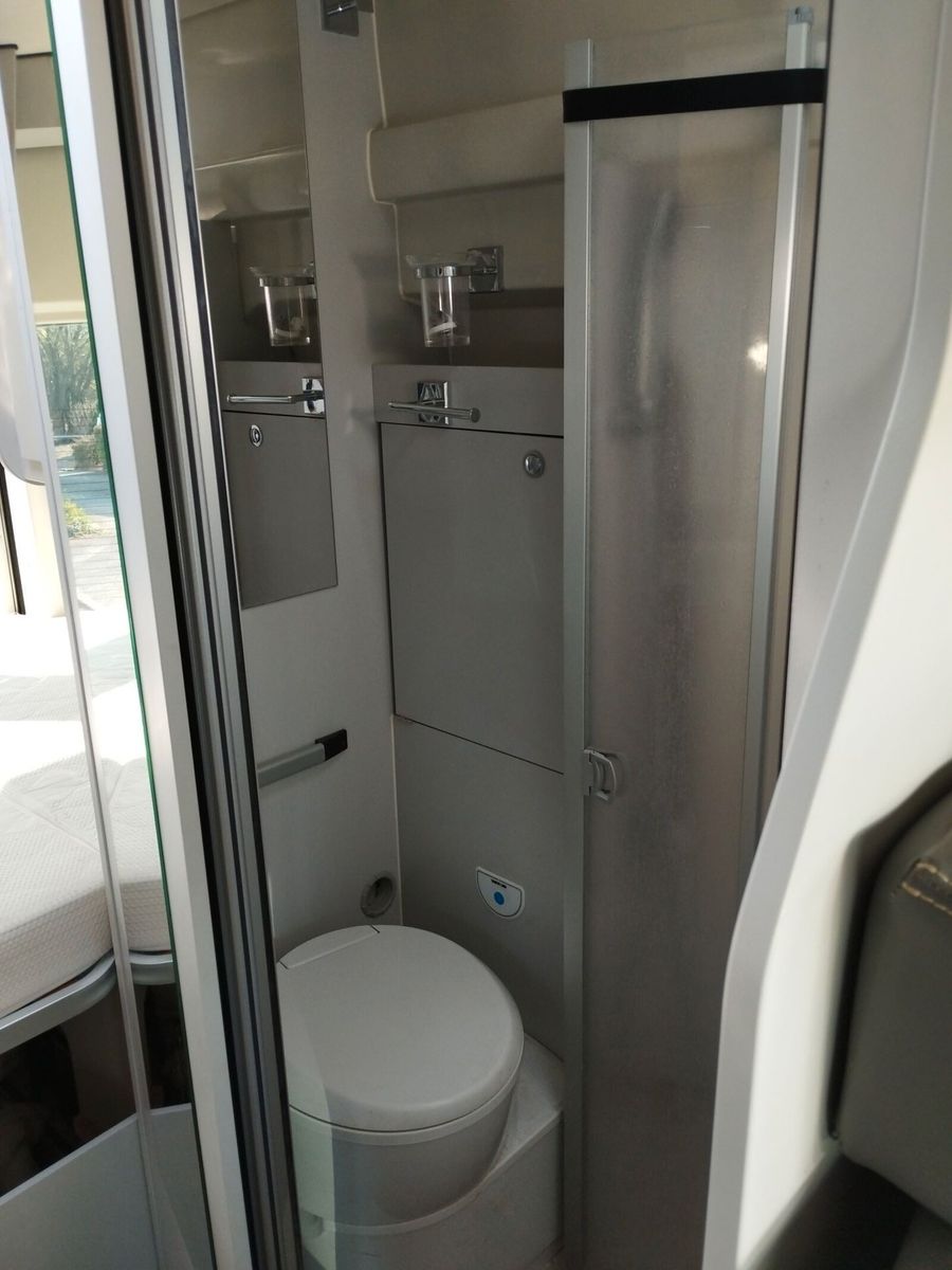 Fahrzeugabbildung Karmann Dexter 560 4x4 Allrad, 170 PS