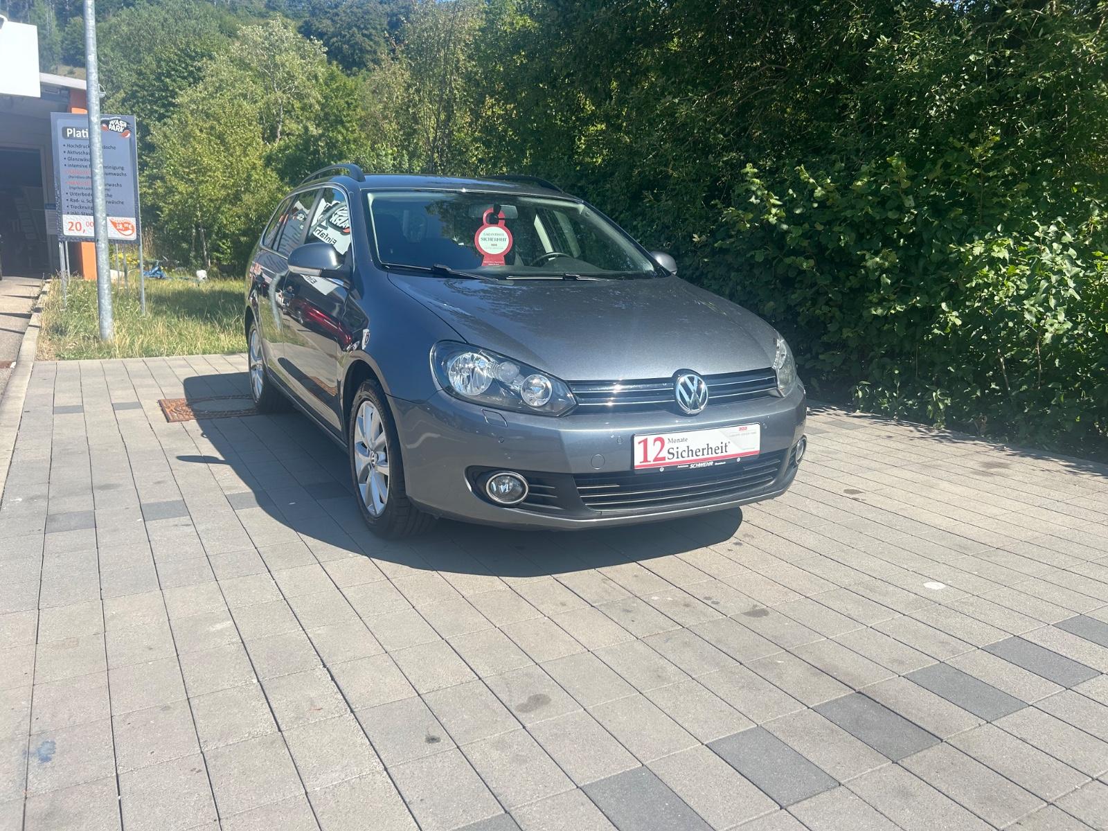 Volkswagen Golf 2011 — салон