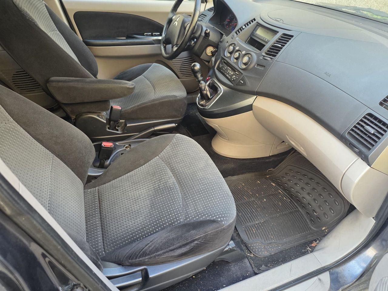 Mitsubishi Grandis 2006 — photo 9