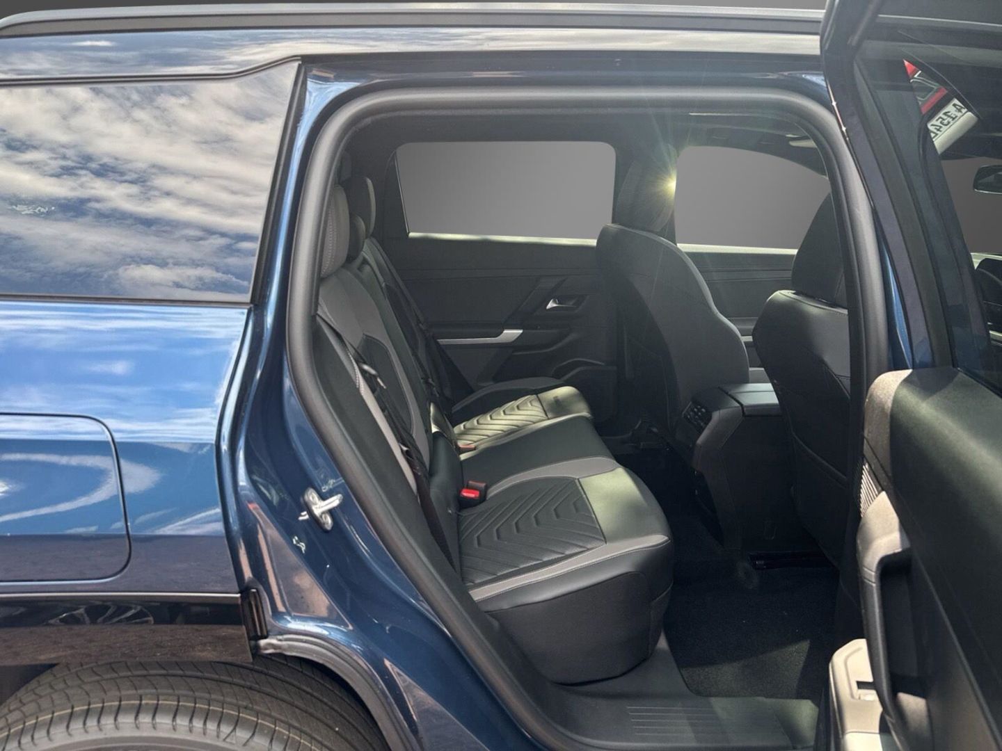 Fahrzeugabbildung Jeep Compass MY26 FIRST EDITION E-HYBRID PANO VOLL