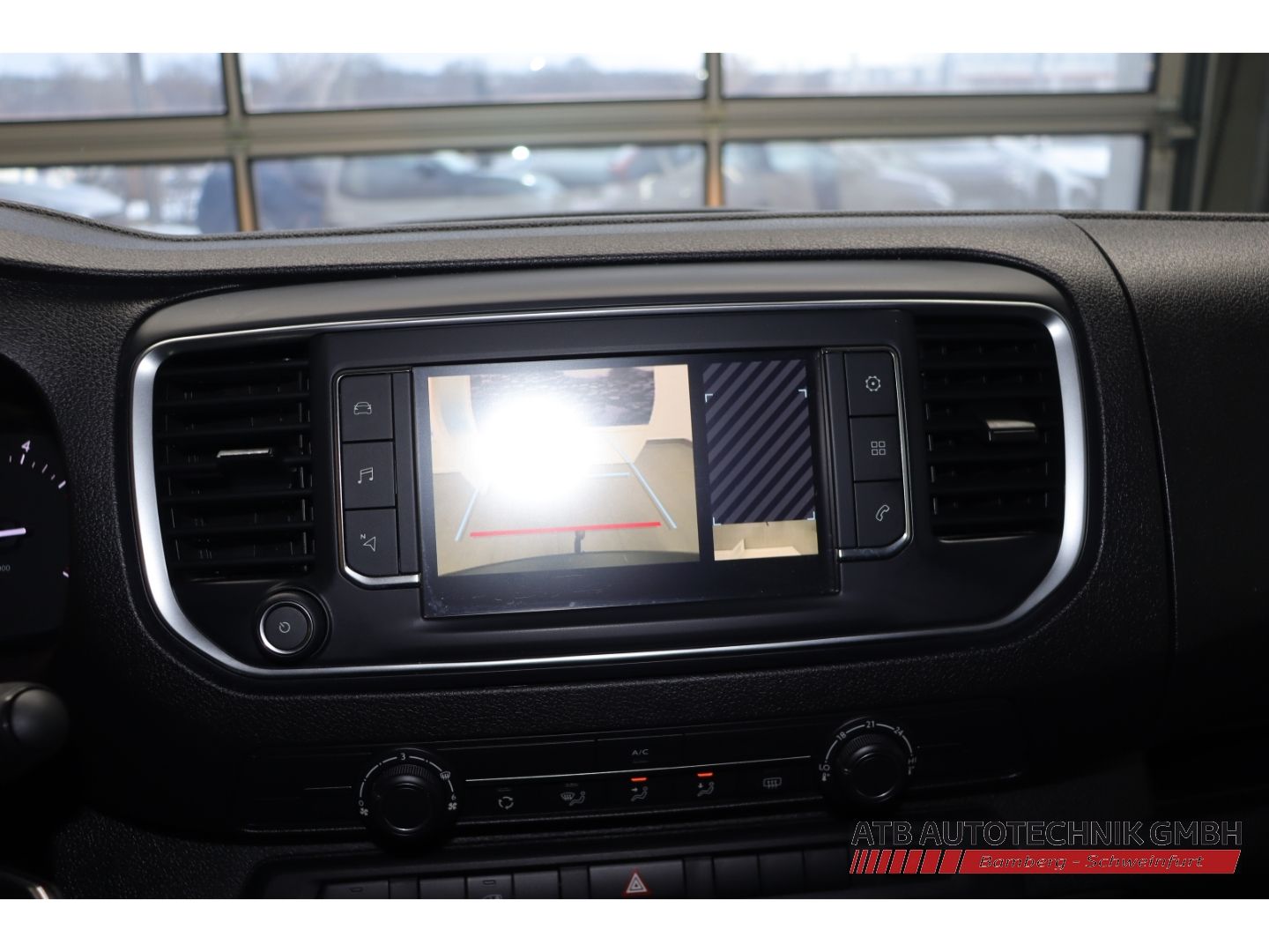 Fahrzeugabbildung Toyota Proace L2 2.0l Kasten Comfort + Navi + AHK