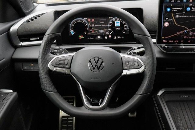 Volkswagen T-Roc R-Line 1.5 l eTSI OPF 110 kW (150 PS) 7-Ga foto 5