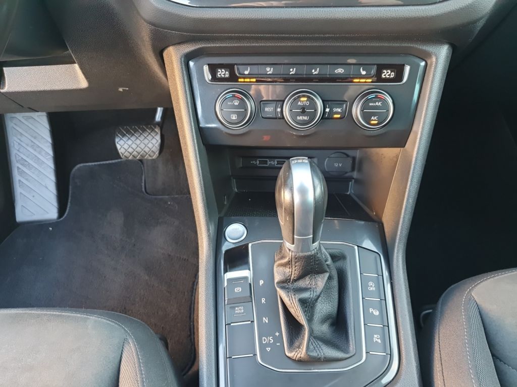 Fahrzeugabbildung Volkswagen Tiguan 2.0 TDI DSG HighlineAHZV,LED,Navi,SH