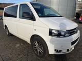 Volkswagen T5 Caravelle - Volkswagen: Unfallwagen