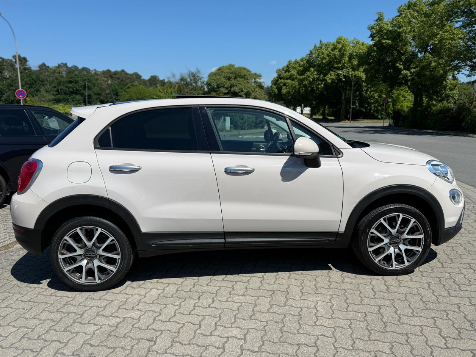 Fiat 500X Cross Plus 4x4 1.HAND-PANO-LEDER-SPUR-XENON