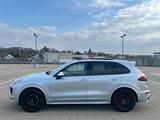 Porsche Cayenne GTS PZ Scheckheft-PANO-KAMERA - Porsche: Silber